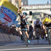 2015年ジロ・デ・イタリア第2ステージ、エリア・ビビアーニ（チームスカイ）が優勝