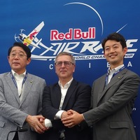 レッドブル・エアレース記者会見…エリック・ウルフGM、松崎浦安市長、熊谷千葉市長が参加