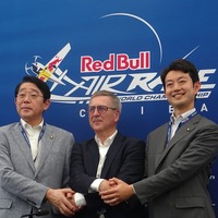 レッドブル・エアレース記者会見…エリック・ウルフGM、松崎浦安市長、熊谷千葉市長が参加