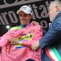 2015年ジロ・デ・イタリア第9ステージ、アルベルト・コンタドール（ティンコフ・サクソ）がマリアローザ