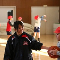 大阪エヴェッサ、「さくら・夢授業バスケットボール教室」にコーチを派遣 画像