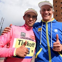 2015年ジロ・デ・イタリア第20ステージ、アルベルト・コンタドール（ティンコフ・サクソ）とチームオーナーのオレグ・ティンコフ