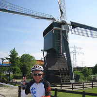 2010年、キングはオランダで500kmを走破し、この国の名高いサイクリング熱やインフラを体験