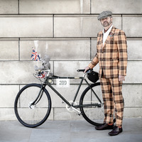 【LONDON STROLL】ツイードを着こなすサイクリングイベント「The Tweed Run」 画像