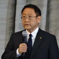 常務役員の逮捕について会見を開いたトヨタ自動車 豊田章男社長（19日）