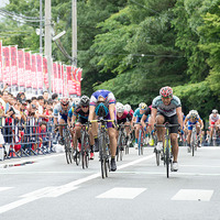 男子ジュニア：集団スプリントを制し昨年の男子U17+U15に続く優勝を果たした沢田桂太郎（東北高）