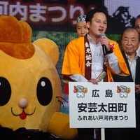 ドワンゴとニワンゴが「町会議＋闘会議＋超パーティー発表会～超会議の赤字額発表もあるよ～」を開催