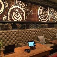 スタバがアイスコーヒーの楽しみ方を伝授！期間限定「On-the-Rock Coffee Room」丸ビル店にオープン