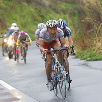 　第28回アジア自転車競技選手権大会は最終日となる4月17日、奈良県の布目ダム周回コースでエリート男子ロードレースを行い、別府史之（25＝スキル・シマノ）が優勝した。2年連続の優勝をねらった宮澤崇史（30＝梅丹本舗・GDR）が3位。