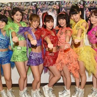 初の日比谷野音ライブを行ったアイドルグループの「アップアップガールズ（仮）」