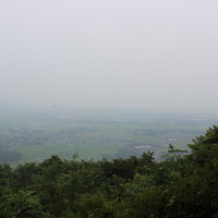 雨引山頂上からの展望。天気が良ければ、景色はかなり良さそう。残念。