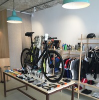 【LONDON STROLL】フランス発、サイクルマガジンプロデュースのショップ＆カフェ「Steel Cyclewear & Coffee Shop」