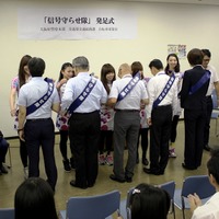大阪で「信号守らせ隊」が発足…ちゃりん娘も啓発活動に参加
