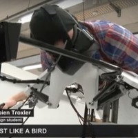 鳥のように空を飛び回れるフライトシミュレーターがスゴい!! 画像