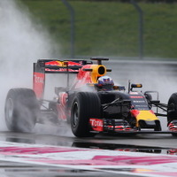 F1、ピレリがウエットタイヤをテスト 画像