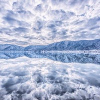 「世界よ、これが日本のウユニだ。」滋賀県にある余呉湖の写真が美しすぎる 画像