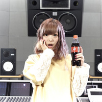 コカ・コーラをシェアしよう!きゃりーぱみゅぱみゅ他のスタンプボトル登場 画像