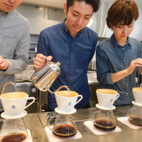 コーヒー「第三の波」は品質重視。ブルーボトル2号店青山カフェにも行列 画像