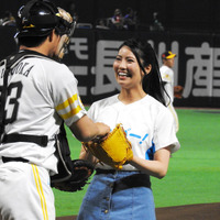 倉持明日香、6度目の始球式に挑戦！ 画像