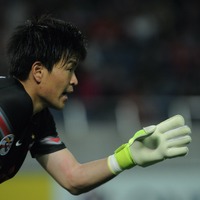 浦和GK 西川周作、ピッチにゴミ捨てた韓国選手に激怒「人としてやってはいけない」 画像