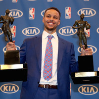 NBA最優秀選手賞、ステフィン・カリーが史上初の満票で2年連続受賞 画像