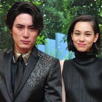 水原希子×間宮祥太朗が”姉弟”トーク! 心は読んでも読まれるな!? 画像