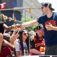 キャバリアーズのNBA制覇、クリーブランドの歴史を変えた意味 画像