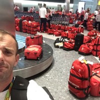 ボクの赤いバッグどこ？リオから帰国した英国選手たちが空港で大混乱！ 画像