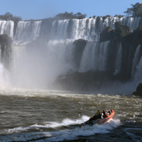 【オビナタの世界放浪記】世界最大、イグアスの滝にボートで飛び込んできた！ 画像