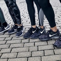 ランナーのエネルギーを表現した「NIKE × ROSTARR ランニングコレクション」 画像