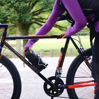 ドリンクボトルから雨具まで対応する自転車用ボトルケージ「ボトルフィットケージ」 画像