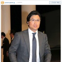 巨人・高橋由伸監督、凜々しい姿で宮崎入り…ファン「スーツ姿カッコイイ」 画像