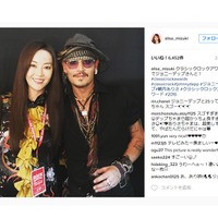 ジョニー・デップ、観月ありさの肩を寄せ2ショット…叶姉妹は「輝くオーラの3ショット」 画像