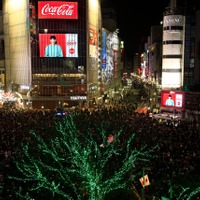 渋谷で2017年へのカウントダウンイベント「コークであけおめ！」 画像