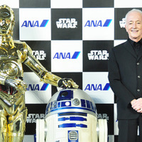 『スター・ウォーズ』C-3PO役の“伝説”アンソニー・ダニエルズが来日! 特別機にご満悦 画像