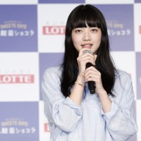 吉田羊「小松菜奈ちゃんって本当に可愛いです」…ロッテ『乳酸菌ショコラ』発表会 画像