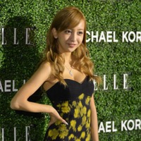 板野友美、黒ビキニで抜群のスタイル披露…バックショットに「あらセクシー!」 画像