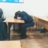 消防士が居眠り中に緊急出動の事態→消防士は条件反射で飛び起きる! 画像