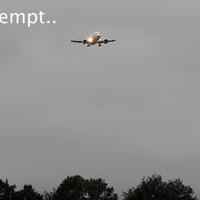 あ、危ない!飛行機が着陸寸前に体勢を崩し、あわや大惨事に…見事立て直したパイロットに称賛の声 画像