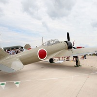 零戦とDC-3が東京湾上空で展示飛行…レッドブル・エアレース千葉 画像