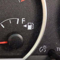 車の給油口は「あれ？右だっけ左だっけ？」というときは”ある部分’’を見れば一発！ 画像