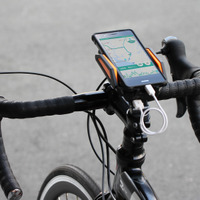 スマホを充電しながら自転車に固定できる「スマホバッテリーマウント」発売 画像