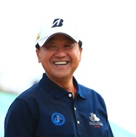 PGA会長の倉本昌弘と共同制作したポロシャツ第3弾発売… ブラック＆ホワイトスポーツウェア 画像