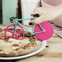 ピザを切り分けるロードバイク型カッター 画像