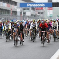 富士スピードウェイで自転車走行会、途中停車の記念撮影もOK…8月24日 画像