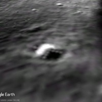月面で発見された「奇妙な穴と丸い突起物」の正体 画像