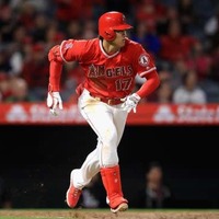 大谷翔平、神様ルース以来97年ぶり偉業…1号3ラン含む圧巻3安打で大勝に貢献　 画像