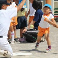 野球普及への新たなアプローチ…高校球児が保育園児に野球を指導 画像