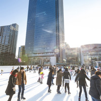 屋外アイススケートリンク「MIDTOWN ICE RINK in Roppongi」が都内に1月オープン 画像