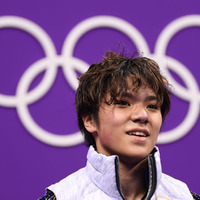 宇野昌磨のカツラ姿に「オカザえもんか」「グループサウンズっぽい」の声 画像